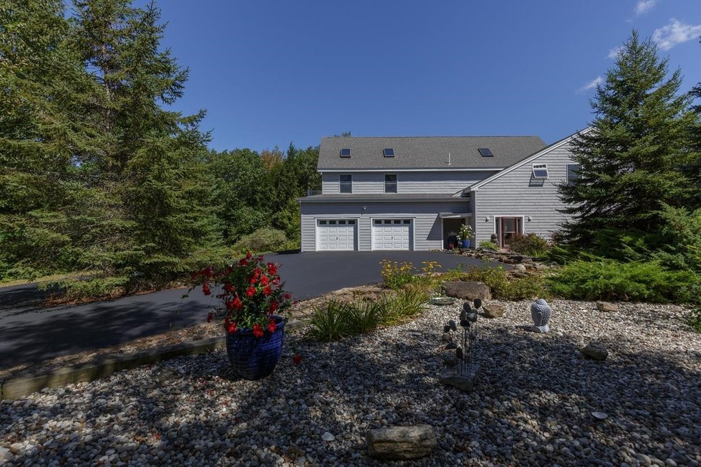 Dayton, Maine, 04005, United States, 3 Bedrooms Bedrooms, ,3 BathroomsBathrooms,Residential,Forsale,1952915