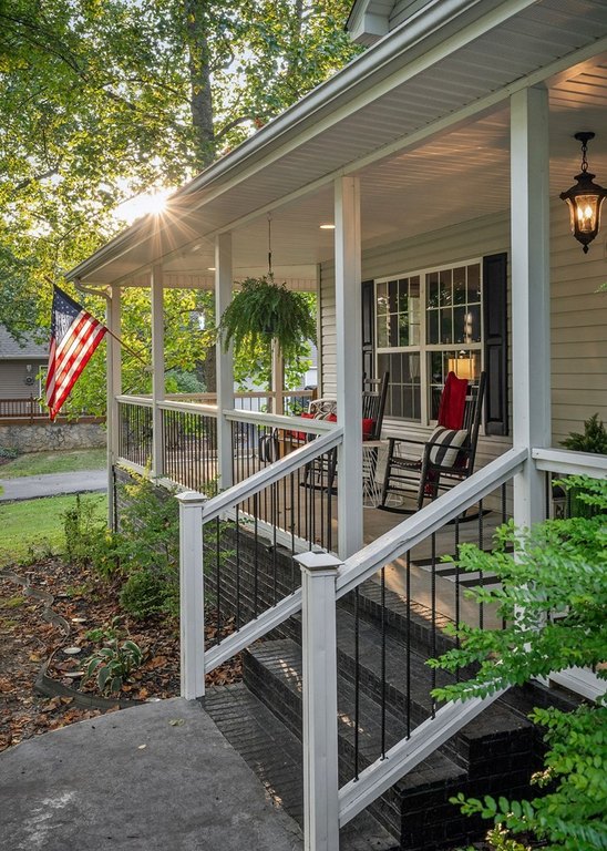 Byrdstown, Tennessee, 38549, United States, 4 Bedrooms Bedrooms, ,3.5 BathroomsBathrooms,Residential,Forsale,1953801