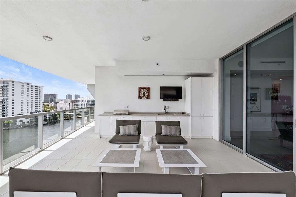 Fort Lauderdale, Florida, 33304, United States, 3 Bedrooms Bedrooms, ,3.5 BathroomsBathrooms,Residential,Forsale,1951902