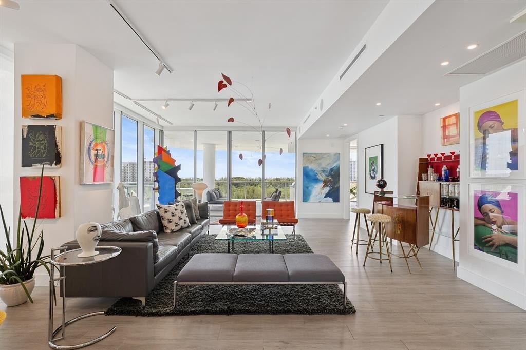 Fort Lauderdale, Florida, 33304, United States, 3 Bedrooms Bedrooms, ,3.5 BathroomsBathrooms,Residential,Forsale,1951902