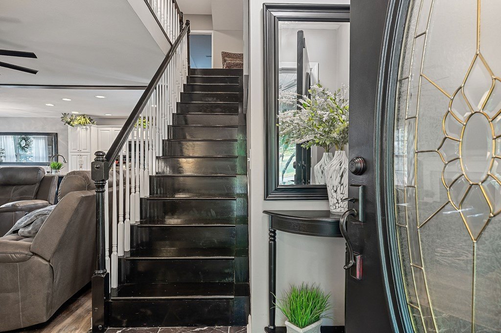 Byrdstown, Tennessee, 38549, United States, 4 Bedrooms Bedrooms, ,3.5 BathroomsBathrooms,Residential,Forsale,1953801