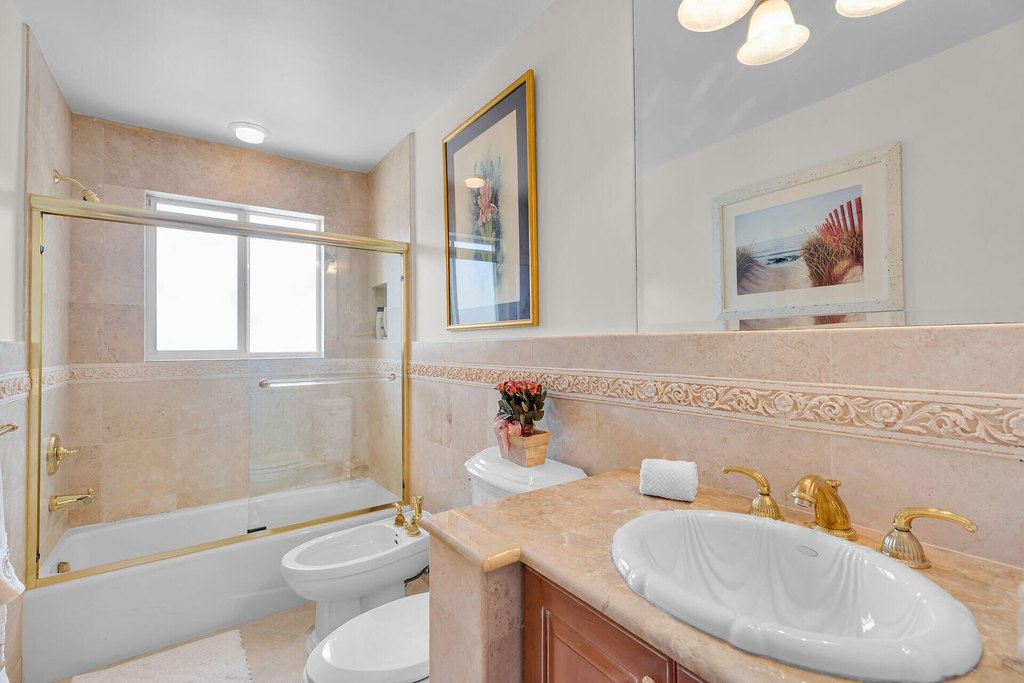 Key Largo, Florida, 33037, United States, 4 Bedrooms Bedrooms, ,3 BathroomsBathrooms,Residential,Forsale,1944354