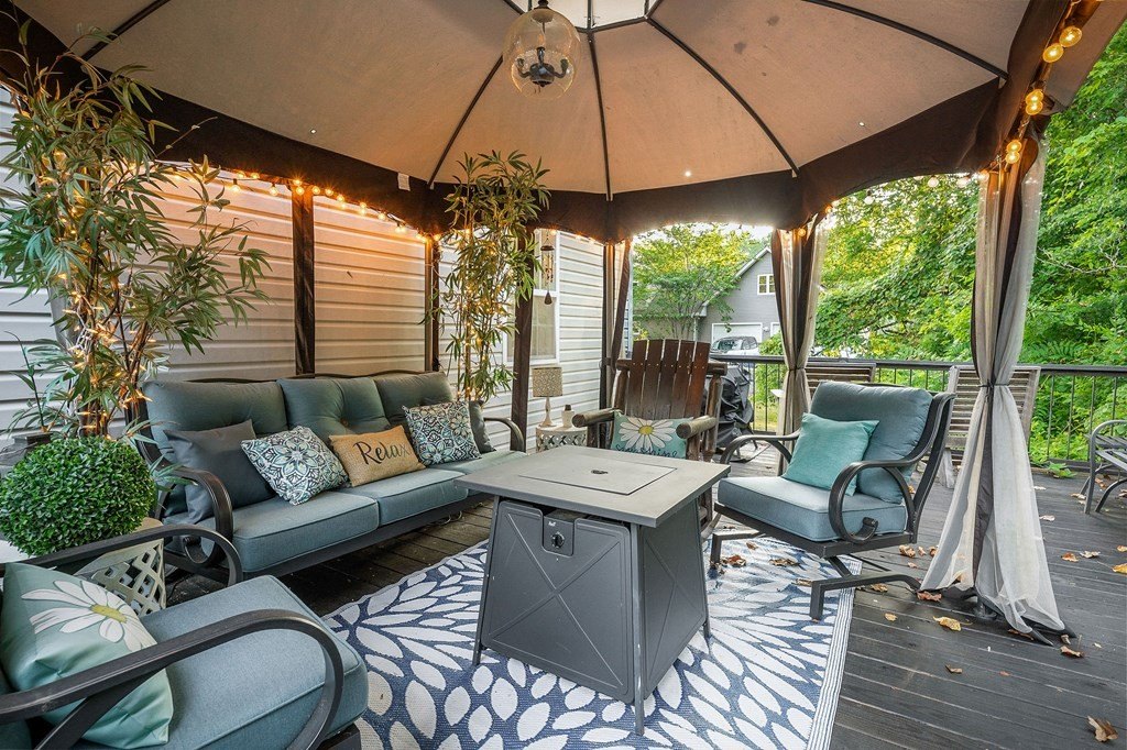 Byrdstown, Tennessee, 38549, United States, 4 Bedrooms Bedrooms, ,3.5 BathroomsBathrooms,Residential,Forsale,1953801