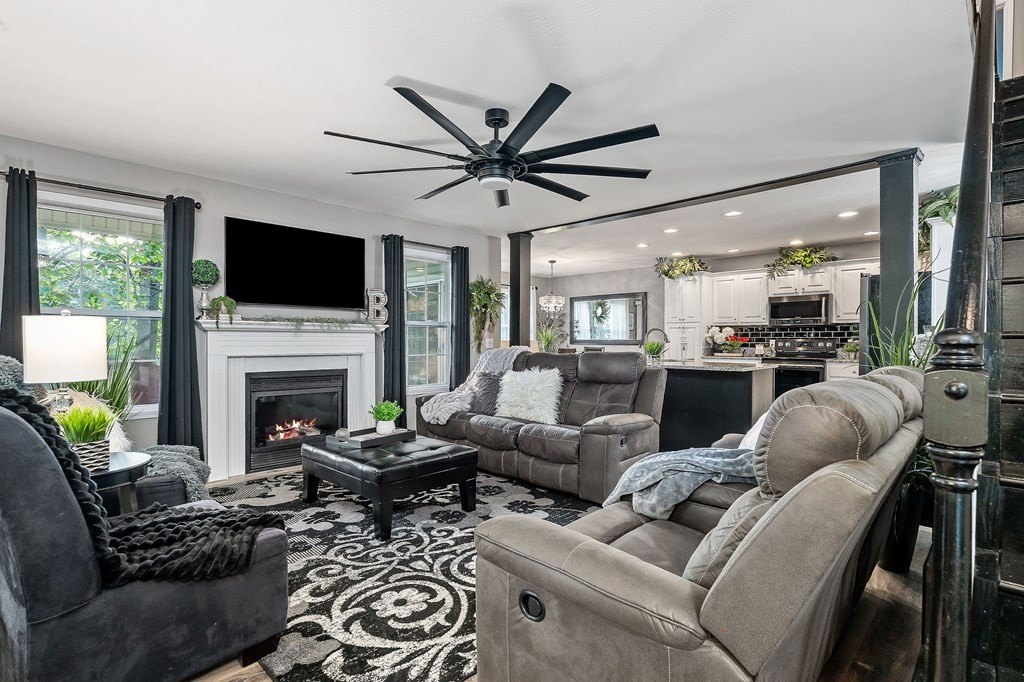 Byrdstown, Tennessee, 38549, United States, 4 Bedrooms Bedrooms, ,3.5 BathroomsBathrooms,Residential,Forsale,1953801