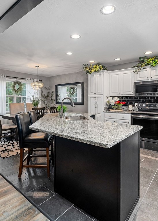 Byrdstown, Tennessee, 38549, United States, 4 Bedrooms Bedrooms, ,3.5 BathroomsBathrooms,Residential,Forsale,1953801