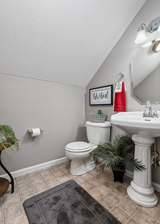 Byrdstown, Tennessee, 38549, United States, 4 Bedrooms Bedrooms, ,3.5 BathroomsBathrooms,Residential,Forsale,1953801