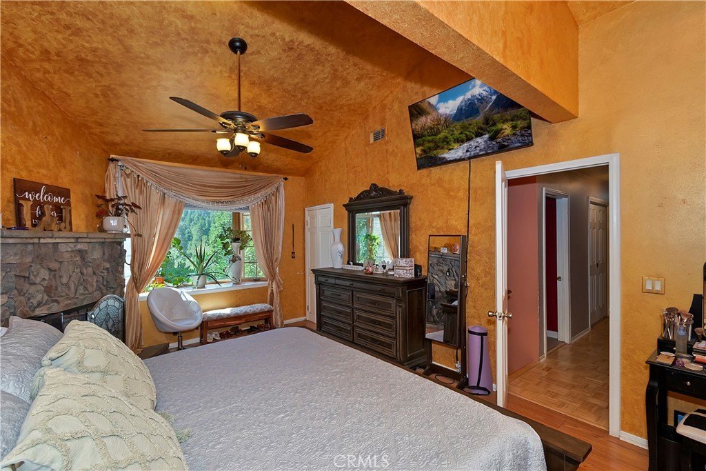 Crestline, California, 92325, United States, 5 Bedrooms Bedrooms, ,4.5 BathroomsBathrooms,Residential,Forsale,1934029