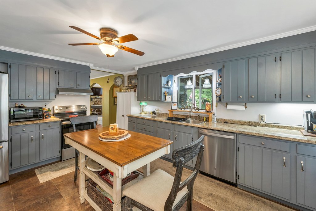 Thornton, New Hampshire, 03285, United States, 3 Bedrooms Bedrooms, ,2.5 BathroomsBathrooms,Residential,Forsale,1952885