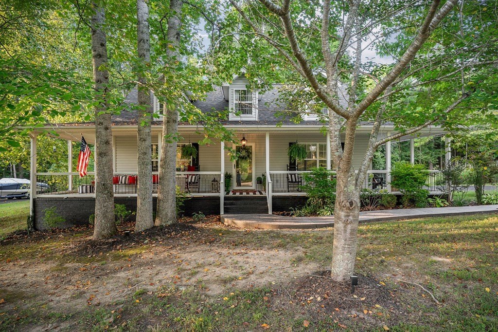 Byrdstown, Tennessee, 38549, United States, 4 Bedrooms Bedrooms, ,3.5 BathroomsBathrooms,Residential,Forsale,1953801