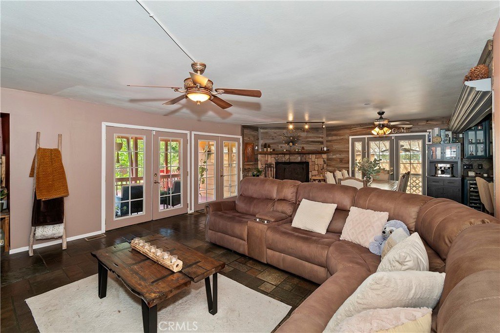 Crestline, California, 92325, United States, 5 Bedrooms Bedrooms, ,4.5 BathroomsBathrooms,Residential,Forsale,1934029
