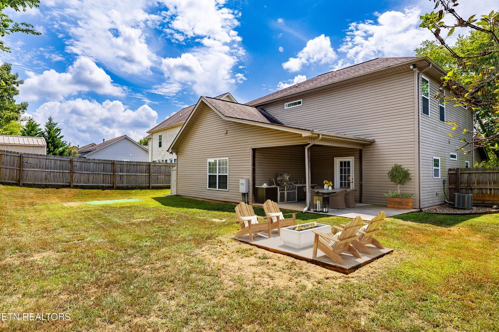 Maryville, Tennessee, 37801, United States, 5 Bedrooms Bedrooms, ,3.5 BathroomsBathrooms,Residential,Forsale,1910208