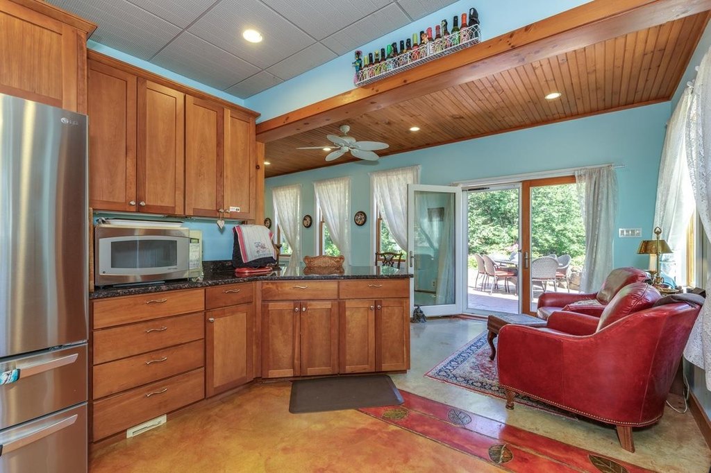 Dayton, Maine, 04005, United States, 3 Bedrooms Bedrooms, ,3 BathroomsBathrooms,Residential,Forsale,1952915
