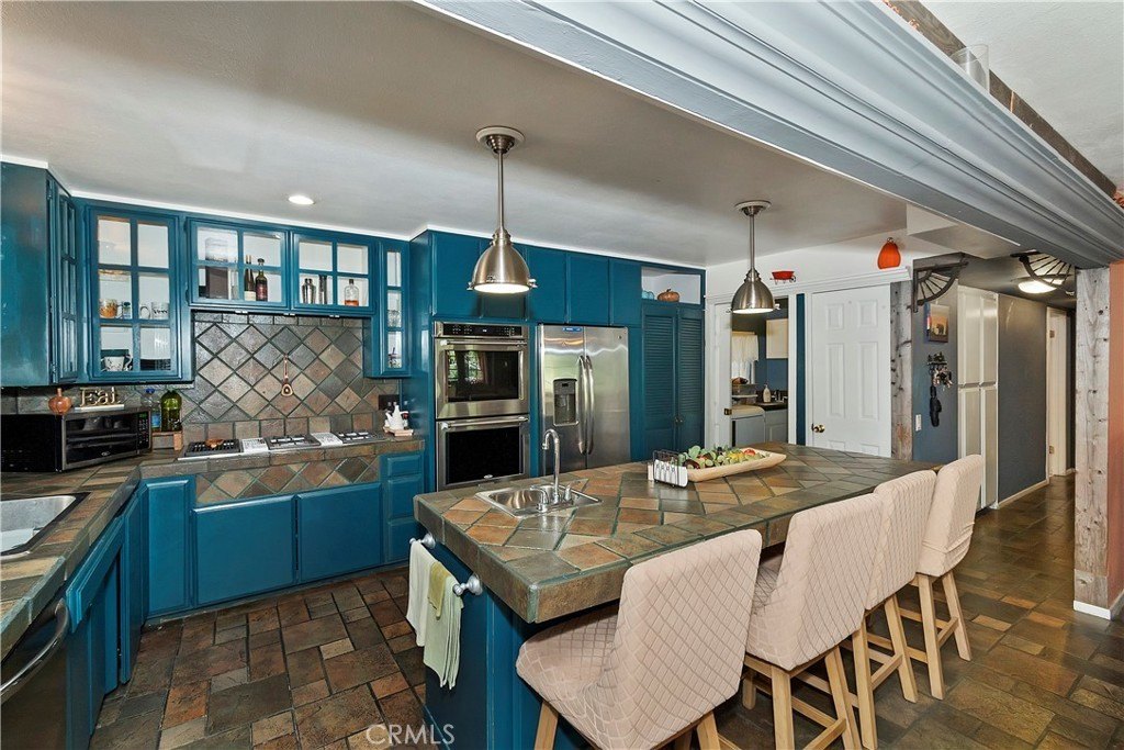 Crestline, California, 92325, United States, 5 Bedrooms Bedrooms, ,4.5 BathroomsBathrooms,Residential,Forsale,1934029