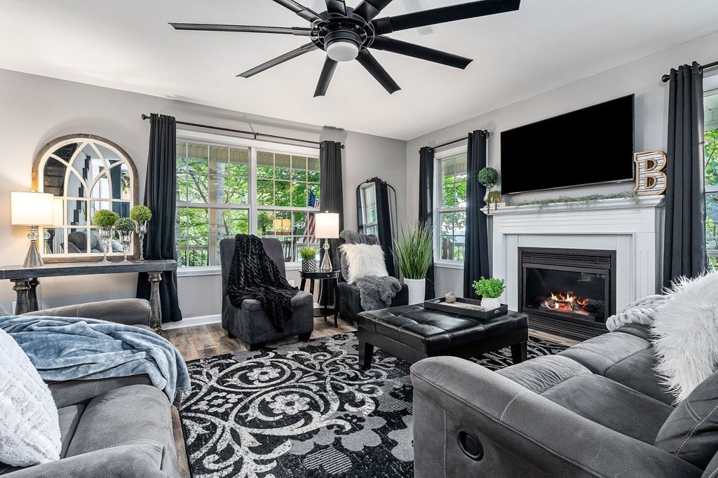 Byrdstown, Tennessee, 38549, United States, 4 Bedrooms Bedrooms, ,3.5 BathroomsBathrooms,Residential,Forsale,1953801