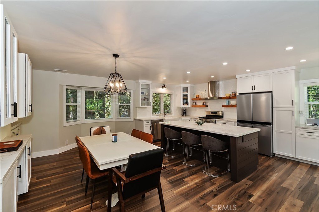 Lake Arrowhead, California, 92352, United States, 3 Bedrooms Bedrooms, ,2.5 BathroomsBathrooms,Residential,Forsale,1953307