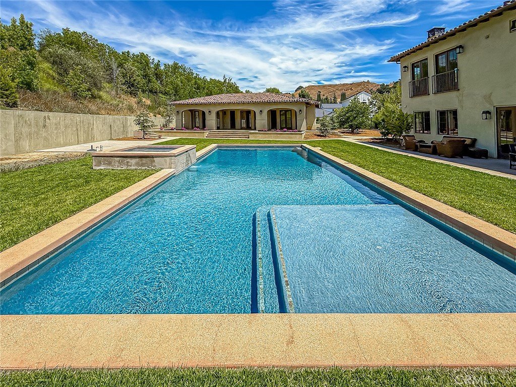 Agoura Hills, California, 91301, United States, 7 Bedrooms Bedrooms, ,7.5 BathroomsBathrooms,Residential,Forsale,2004531