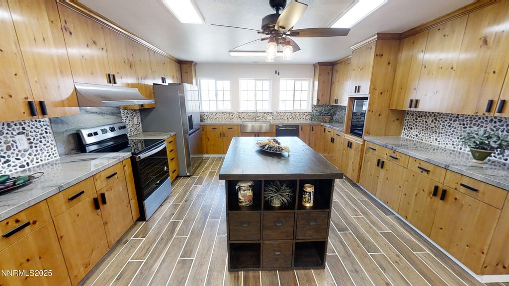 Sparks, Nevada, 89434, United States, 4 Bedrooms Bedrooms, ,4 BathroomsBathrooms,Residential,Forsale,1936731