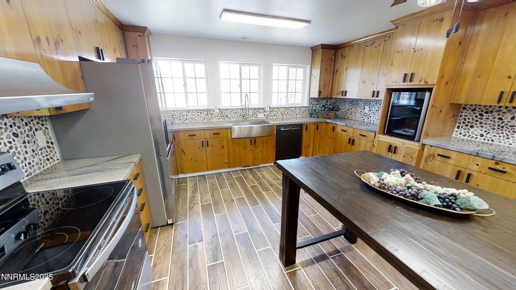 Sparks, Nevada, 89434, United States, 4 Bedrooms Bedrooms, ,4 BathroomsBathrooms,Residential,Forsale,1936731