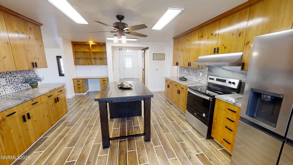 Sparks, Nevada, 89434, United States, 4 Bedrooms Bedrooms, ,4 BathroomsBathrooms,Residential,Forsale,1936731