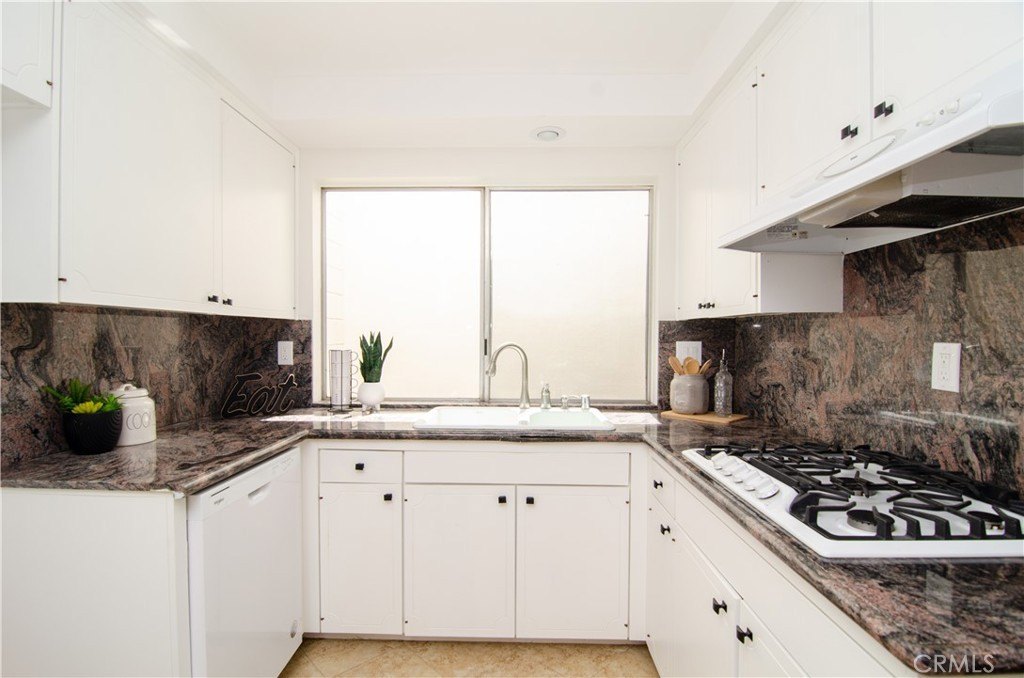 Newhall, California, 91321, United States, 2 Bedrooms Bedrooms, ,2 BathroomsBathrooms,Residential,Forsale,1946034