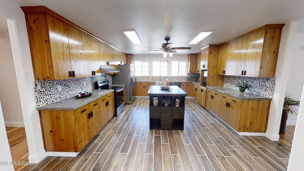 Sparks, Nevada, 89434, United States, 4 Bedrooms Bedrooms, ,4 BathroomsBathrooms,Residential,Forsale,1936731