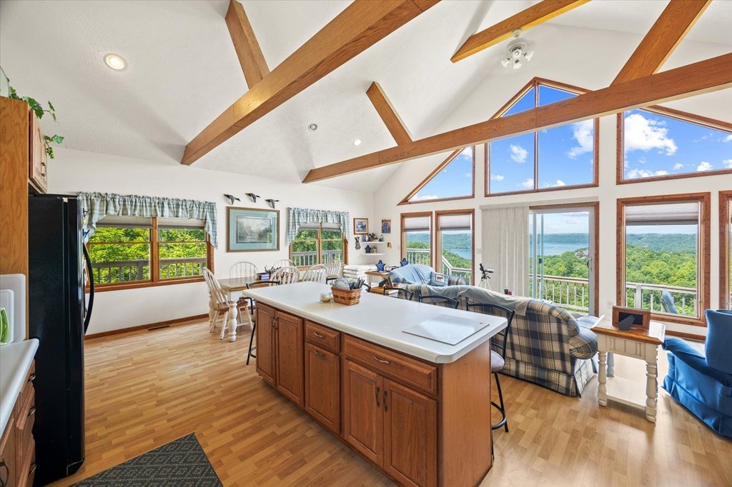 Byrdstown, Tennessee, 38549, United States, 5 Bedrooms Bedrooms, ,4 BathroomsBathrooms,Residential,Forsale,1952666