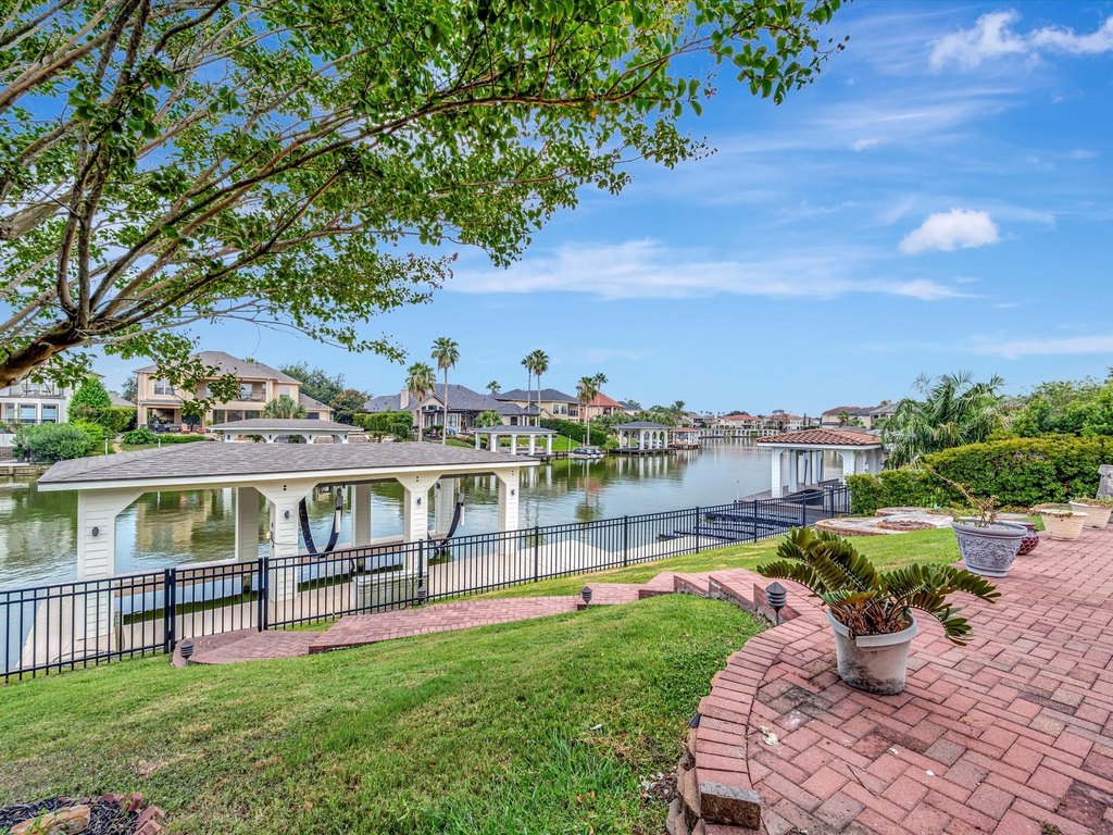 Seabrook, Texas, 77586, United States, 5 Bedrooms Bedrooms, ,5.5 BathroomsBathrooms,Residential,Forsale,1954134