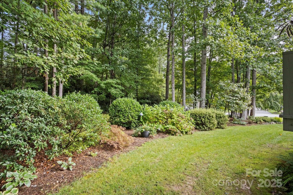 Hendersonville, North Carolina, 28791, United States, 2 Bedrooms Bedrooms, ,2.5 BathroomsBathrooms,Residential,Forsale,1960280 Hendersonville, North Carolina, 28791, United States, 2 Bedrooms Bedrooms, ,2.5 BathroomsBathrooms,Residential,Forsale,1960280