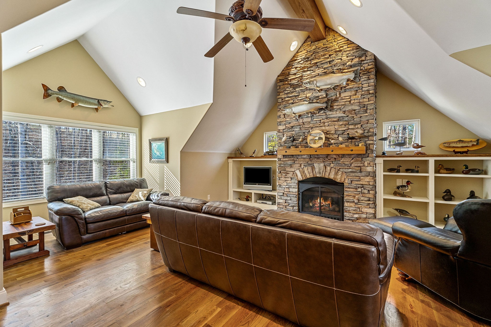 Sparta, Tennessee, 38583, United States, 3 Bedrooms Bedrooms, ,3.5 BathroomsBathrooms,Residential,Forsale,1968516