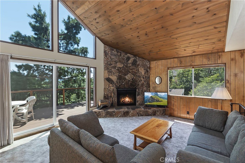 Lake Arrowhead, California, 92352, United States, 3 Bedrooms Bedrooms, ,1.5 BathroomsBathrooms,Residential,Forsale,1953296