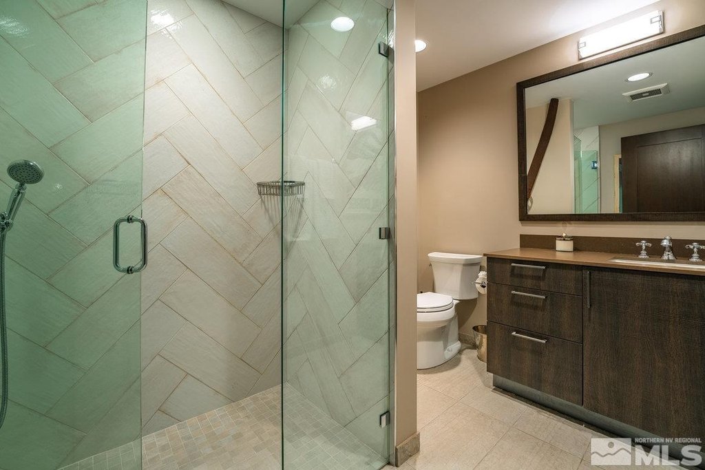 Stateline, Nevada, 89449, United States, 2 Bedrooms Bedrooms, ,3 BathroomsBathrooms,Residential,Forsale,1920161