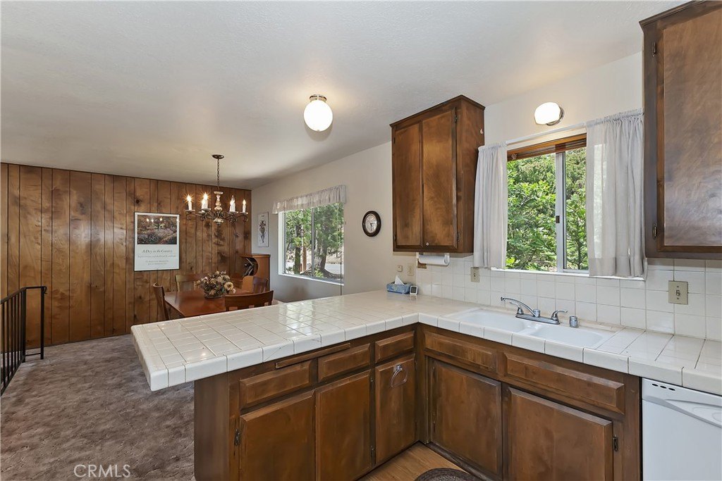 Lake Arrowhead, California, 92352, United States, 3 Bedrooms Bedrooms, ,1.5 BathroomsBathrooms,Residential,Forsale,1953296
