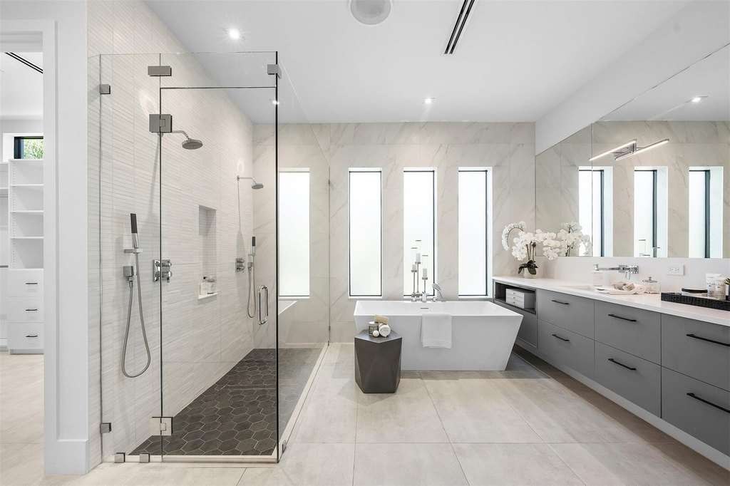 Fort Lauderdale, Florida, 33305, United States, 5 Bedrooms Bedrooms, ,6.5 BathroomsBathrooms,Residential,Forsale,1968296