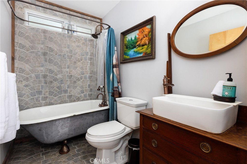 Lake Arrowhead, California, 92352, United States, 3 Bedrooms Bedrooms, ,3 BathroomsBathrooms,Residential,Forsale,1953305