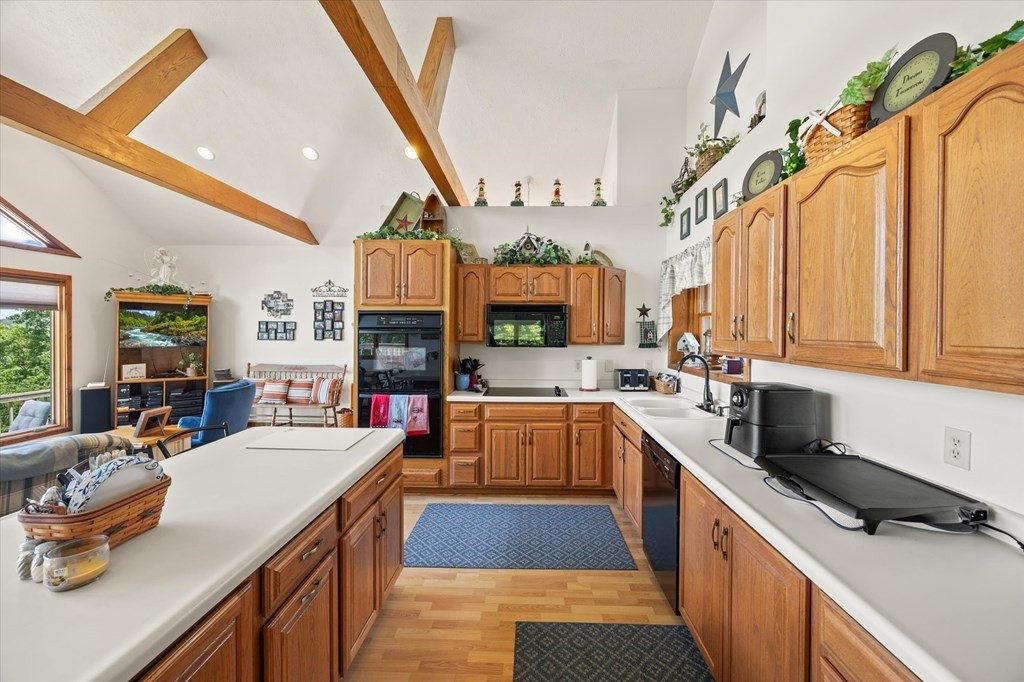 Byrdstown, Tennessee, 38549, United States, 5 Bedrooms Bedrooms, ,4 BathroomsBathrooms,Residential,Forsale,1952666