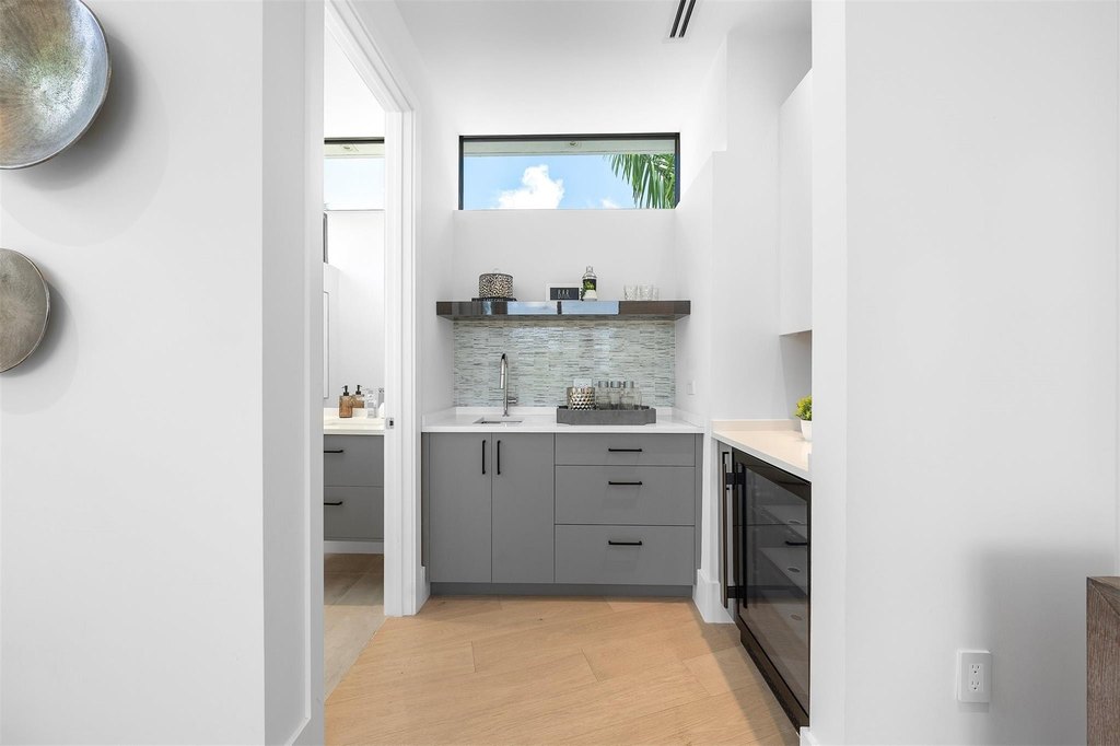 Fort Lauderdale, Florida, 33305, United States, 5 Bedrooms Bedrooms, ,6.5 BathroomsBathrooms,Residential,Forsale,1968296