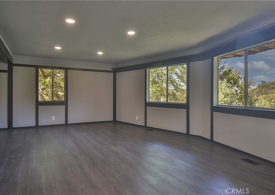 Lake Arrowhead, California, 92352, United States, 3 Bedrooms Bedrooms, ,2 BathroomsBathrooms,Residential,Forsale,1934023
