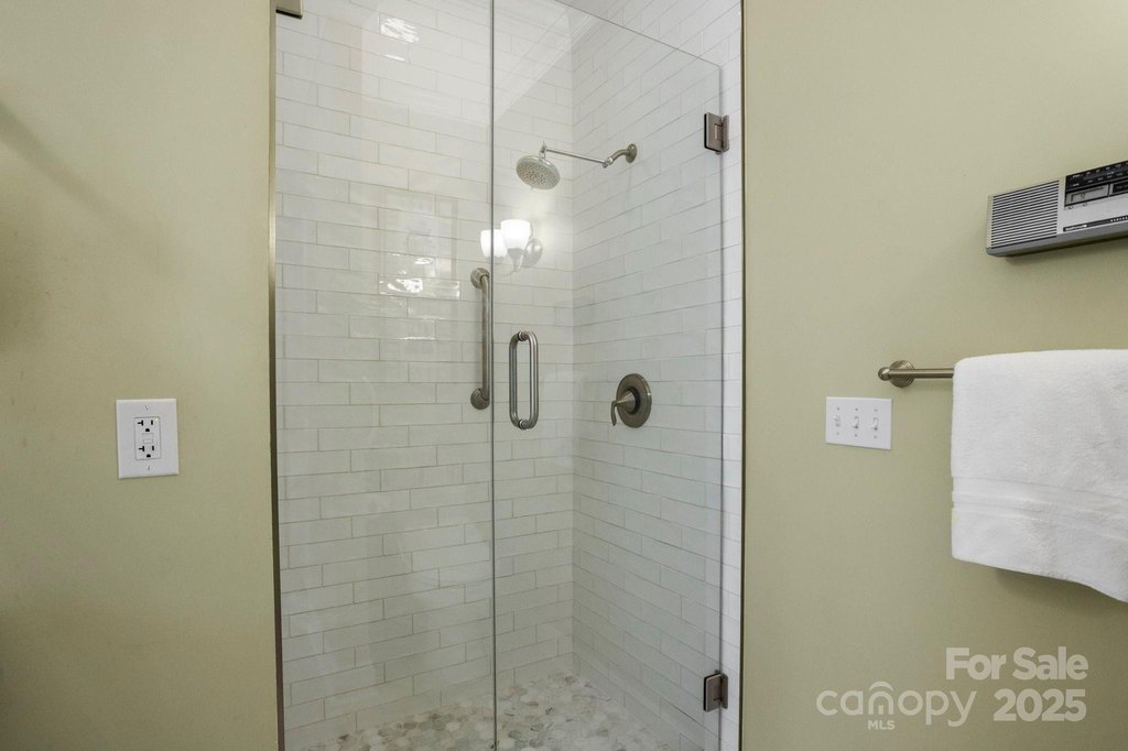 Hendersonville, North Carolina, 28791, United States, 2 Bedrooms Bedrooms, ,2.5 BathroomsBathrooms,Residential,Forsale,1960280 Hendersonville, North Carolina, 28791, United States, 2 Bedrooms Bedrooms, ,2.5 BathroomsBathrooms,Residential,Forsale,1960280
