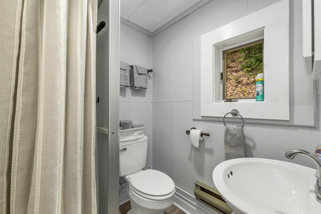 Thornton, New Hampshire, 03285, United States, 3 Bedrooms Bedrooms, ,2.5 BathroomsBathrooms,Residential,Forsale,1952885