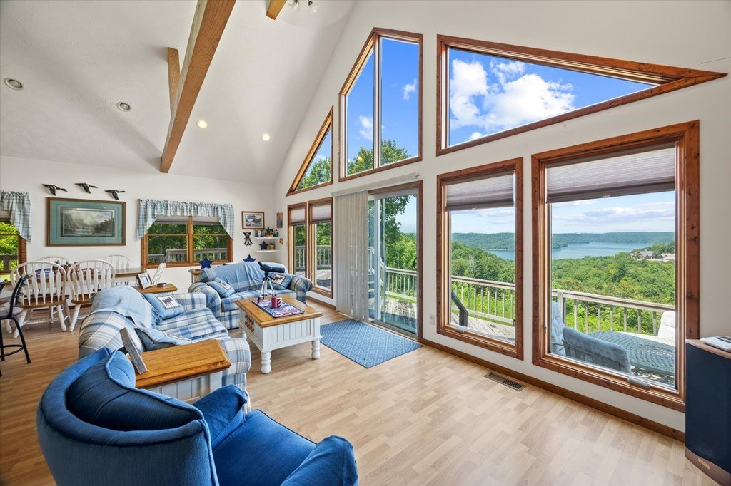 Byrdstown, Tennessee, 38549, United States, 5 Bedrooms Bedrooms, ,4 BathroomsBathrooms,Residential,Forsale,1952666