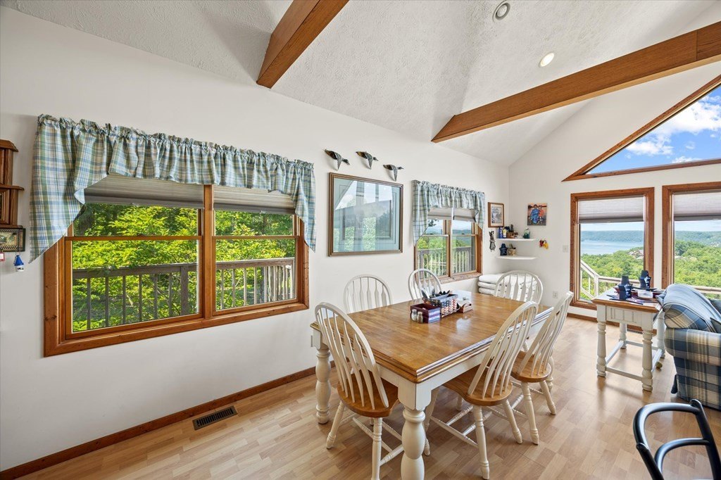 Byrdstown, Tennessee, 38549, United States, 5 Bedrooms Bedrooms, ,4 BathroomsBathrooms,Residential,Forsale,1952666