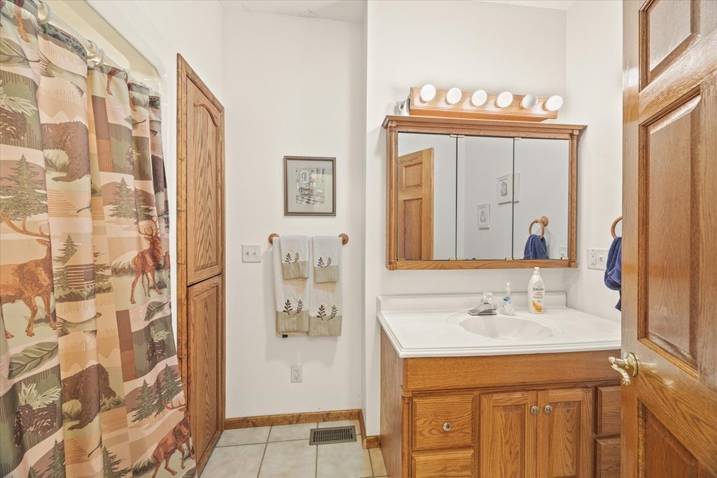 Byrdstown, Tennessee, 38549, United States, 5 Bedrooms Bedrooms, ,4 BathroomsBathrooms,Residential,Forsale,1952666