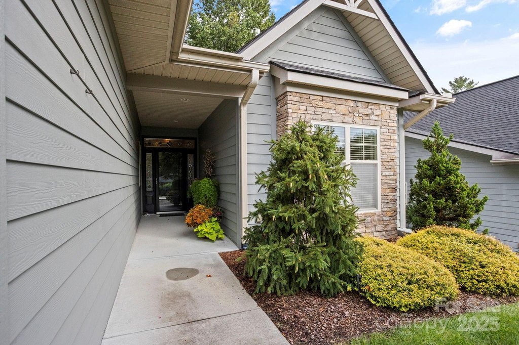 Hendersonville, North Carolina, 28791, United States, 2 Bedrooms Bedrooms, ,2.5 BathroomsBathrooms,Residential,Forsale,1960280 Hendersonville, North Carolina, 28791, United States, 2 Bedrooms Bedrooms, ,2.5 BathroomsBathrooms,Residential,Forsale,1960280