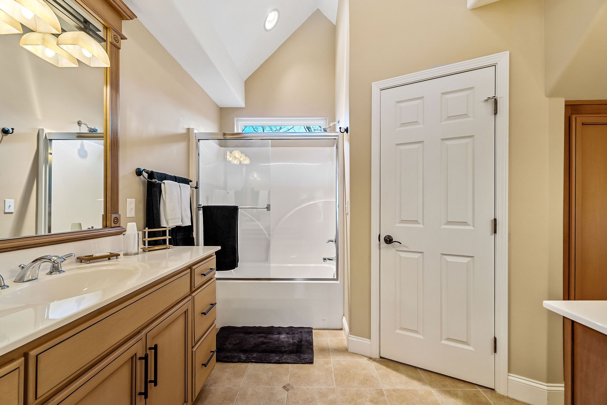 Sparta, Tennessee, 38583, United States, 3 Bedrooms Bedrooms, ,3.5 BathroomsBathrooms,Residential,Forsale,1968516