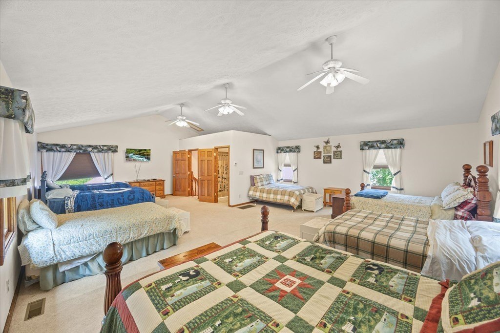 Byrdstown, Tennessee, 38549, United States, 5 Bedrooms Bedrooms, ,4 BathroomsBathrooms,Residential,Forsale,1952666