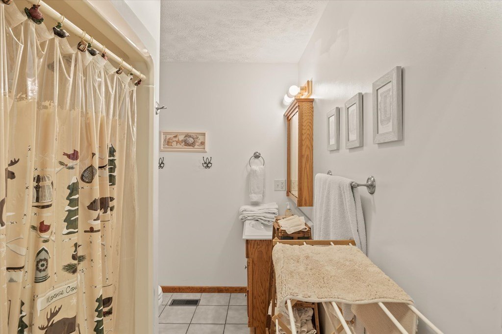 Byrdstown, Tennessee, 38549, United States, 5 Bedrooms Bedrooms, ,4 BathroomsBathrooms,Residential,Forsale,1952666