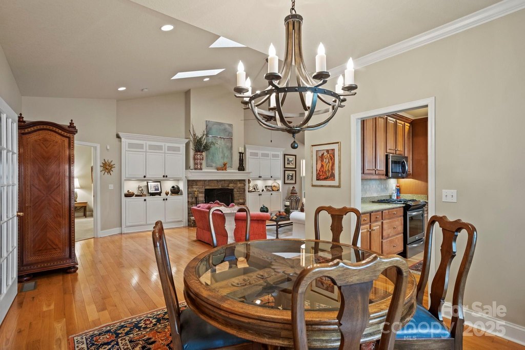 Hendersonville, North Carolina, 28791, United States, 2 Bedrooms Bedrooms, ,2.5 BathroomsBathrooms,Residential,Forsale,1960280 Hendersonville, North Carolina, 28791, United States, 2 Bedrooms Bedrooms, ,2.5 BathroomsBathrooms,Residential,Forsale,1960280