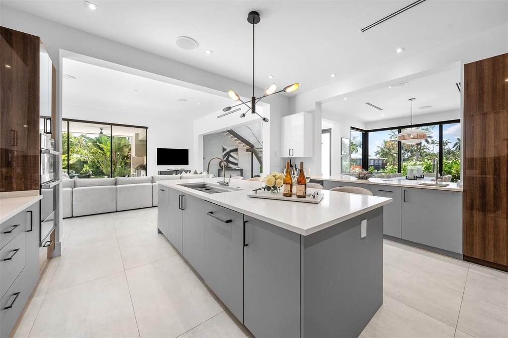 Fort Lauderdale, Florida, 33305, United States, 5 Bedrooms Bedrooms, ,6.5 BathroomsBathrooms,Residential,Forsale,1968296