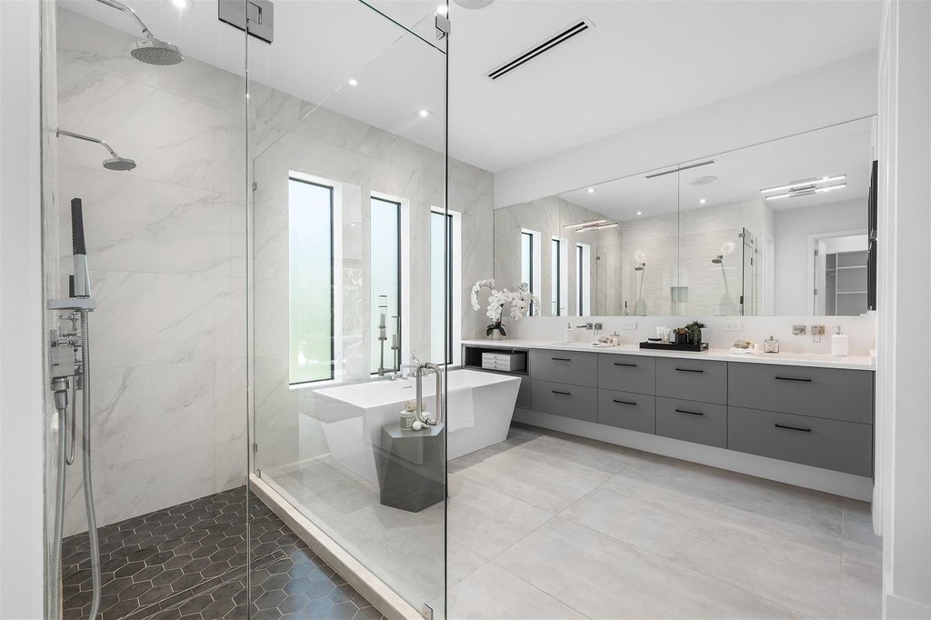 Fort Lauderdale, Florida, 33305, United States, 5 Bedrooms Bedrooms, ,6.5 BathroomsBathrooms,Residential,Forsale,1968296