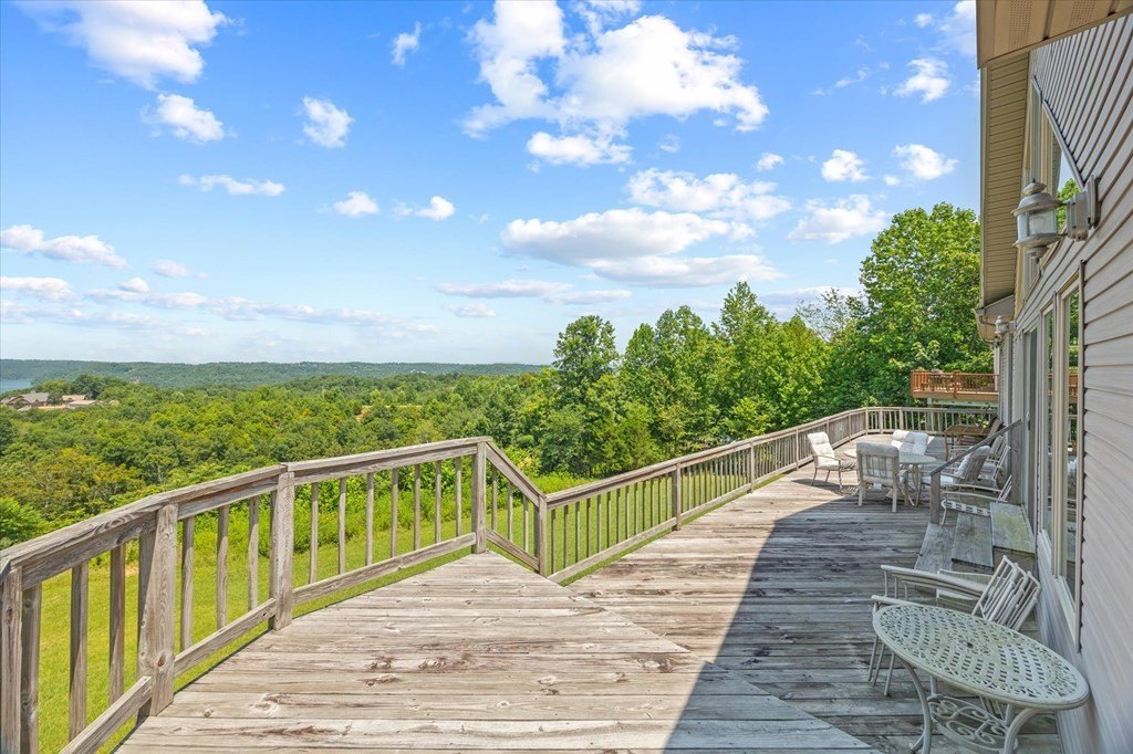 Byrdstown, Tennessee, 38549, United States, 5 Bedrooms Bedrooms, ,4 BathroomsBathrooms,Residential,Forsale,1952666